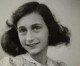 Deutsche Fußballfans verteilen antisemitische Aufkleber von Anne Frank