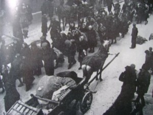 Juden auf dem Weg nach Brzeziny. Foto: Archiv/RvAmeln