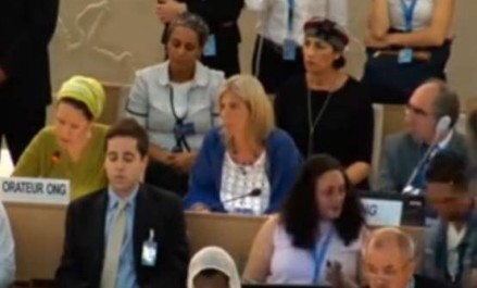 Rachel Frenkel (links) bei Ihrer Ansprach an den Rat. Hinter ihr sitzen die beiden anderen Mütter der entführten Israelis. Foto: UN-Watch