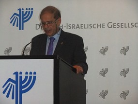 Botschafter Hadas-Handelsman bei seiner Rede. Foto: Botschaft
