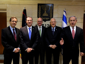 Bundestagspräsident Lammert (Mitte) in der Knesset (Foto: Oren Cohen)