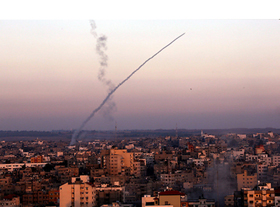 Die Hamas schießt eine Rakete aus einem Wohngebiet ab (Foto: IDF)