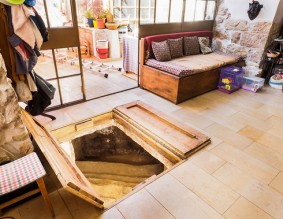 Eingang zur Mikwe im Wohnzimmer. Foto: Israel Antiquities Authority