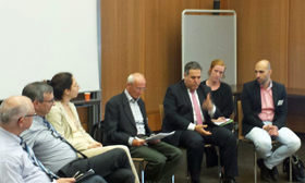 Rogel Rachman (3. v. rechts) bei einer Gesprächsrunde in Köln (Foto: Botschaft)