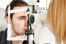 Beim Augenarzt. Foto: marin