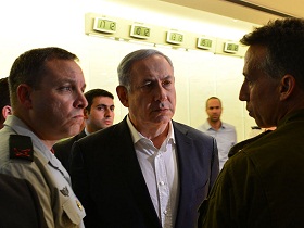 MP  Netanyahu im Krisenzentrum des Außenministeriums. Foto: GPO/ Kobi Gideon