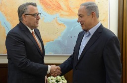 PM Netanyahu und Greg Brown, Motorola Solutions. Foto: Amos Ben-Gershom/GPO