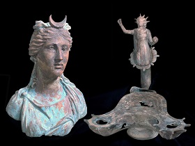 Statue der Göttin Luna (l.) und Bronzelampe mit dem Bild des Sonnengottes Sol. (Foto: Clara Amit, courtesy of the Israel Antiquities Authority)