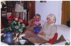 Ottilie Kasper (Links) und Ingeborg Hunzinger. Foto: Wollmann-Fiedler