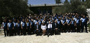 Israeli Olympic Delegation mit Präsident Rivlin.  courtesy Israel Olympic Committee