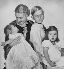 Magda Goebbels und 3 ihrer Kinder. Foto: Archiv