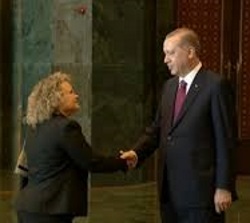 Israels Botschafter Shani Cooper und Präsident Erdogan. Foto: MfA