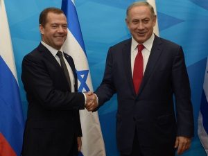 PM Netanyahu mit Russlands Prime Minister Dmitry Medvedev in Jerusalem.  Foto: GPO/Amos Ben Gershom