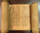Schriftgelehrte restaurierten alte irakische Torarolle