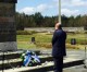 Botschaftsmitarbeiter gedenken  in Bergen-Belsen