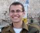 Der durch einen Kopfschuss verletzte IDF-Soldat zeigt eine leichte Verbesserung seines Zustands