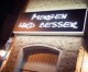 Haben Neonazis eine jüdische Bar in Berlin in Brand gesteckt?